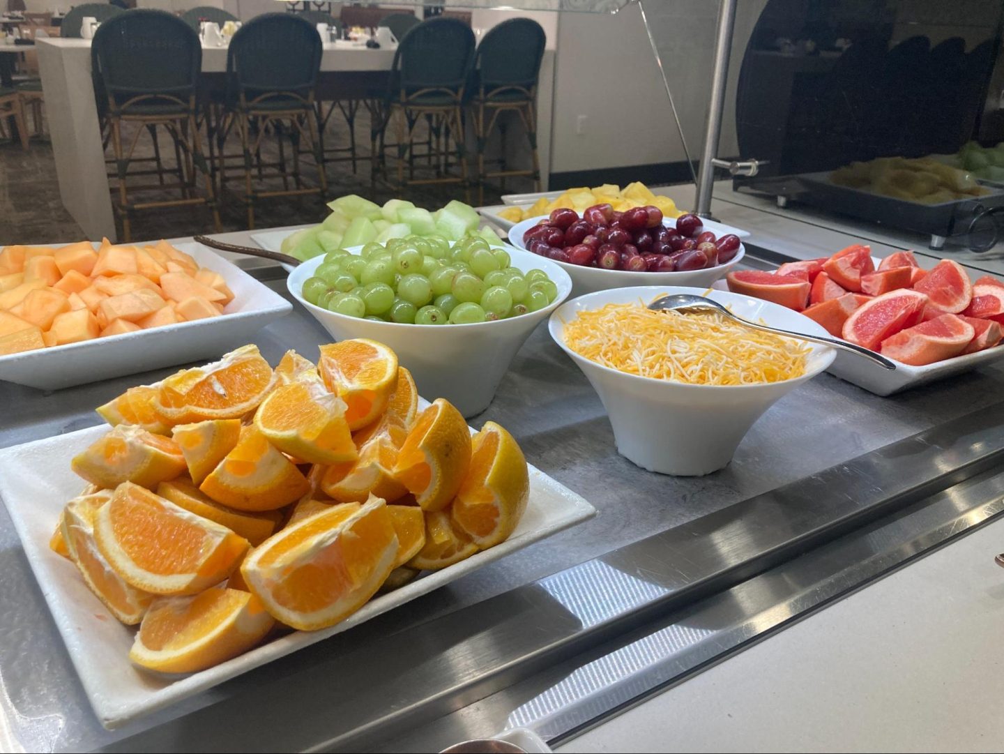 DoubleTree by Hilton at the Entrance to Universal Orlando sunshine cafe free breakfast buffet fruit