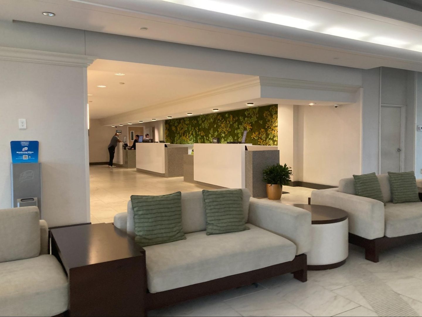 DoubleTree by Hilton at the Entrance to Universal Orlando lobby