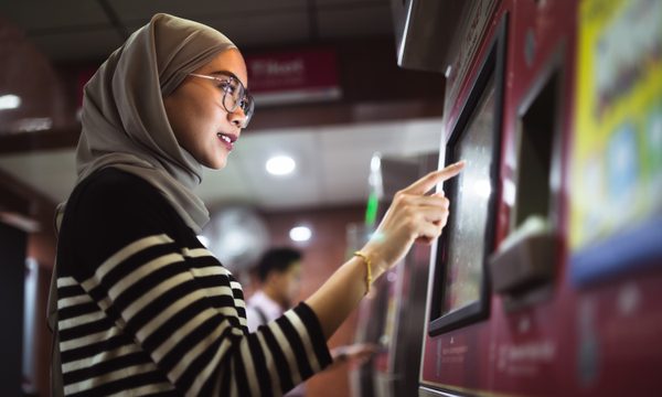 GettyImages-1204922185-banking/chase-atm-network-review