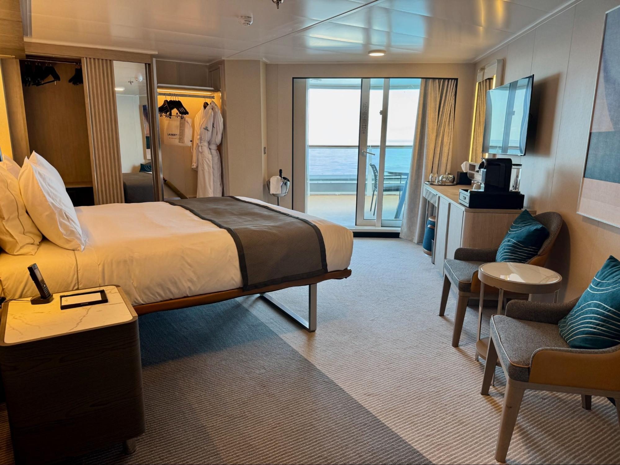 norwegian cruise line NCL Aqua queen suite