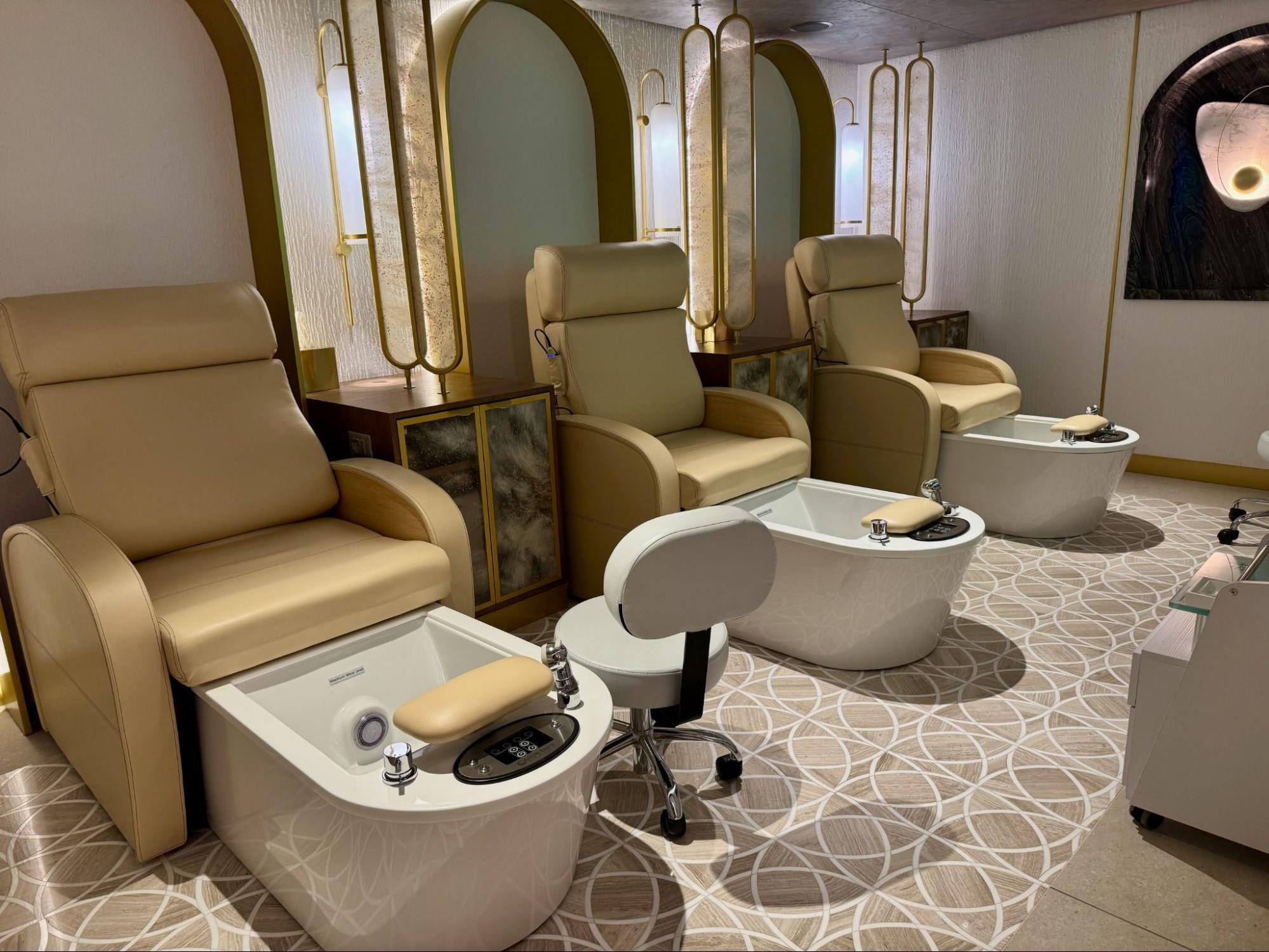 Indoors, Beauty Salon, Bathing