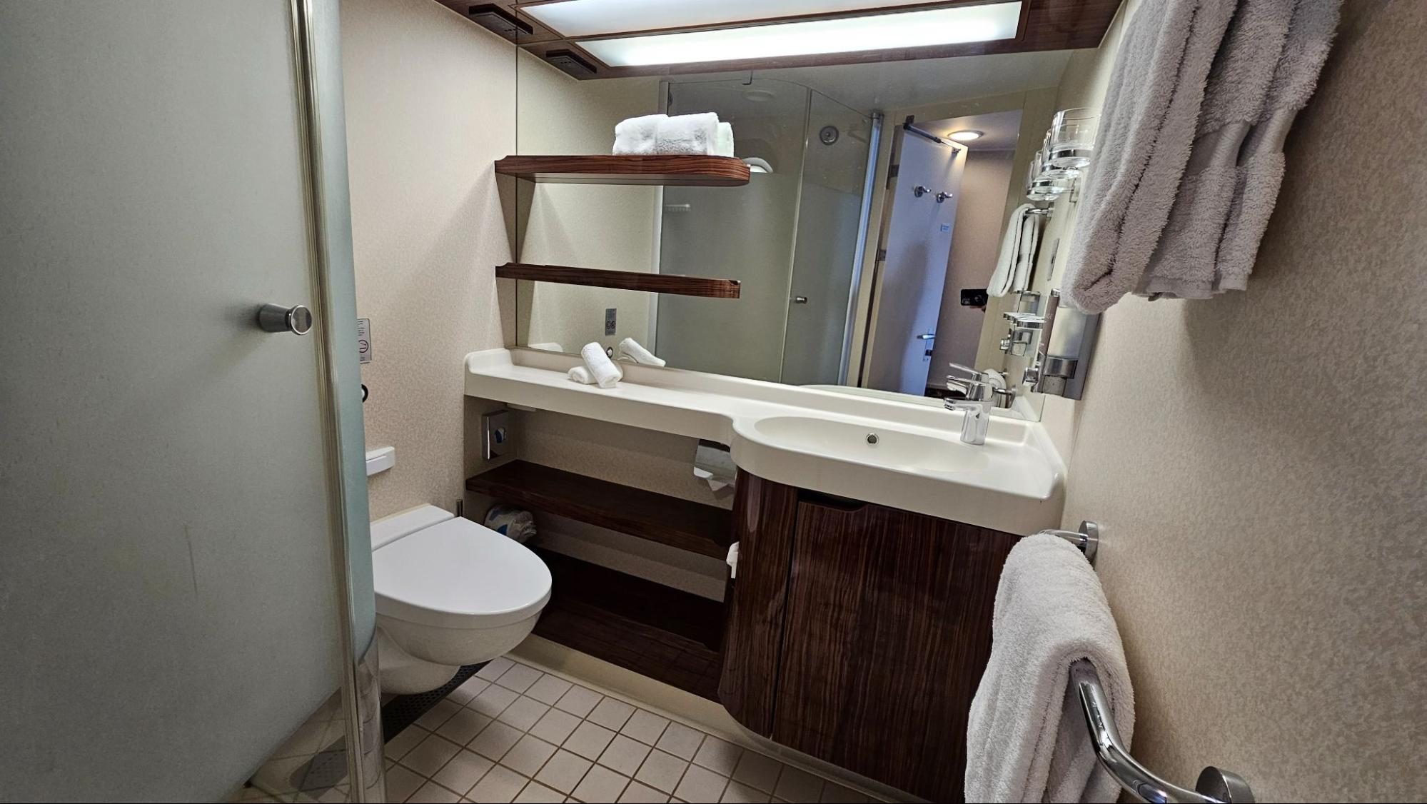 Basin, Indoors, Bathroom