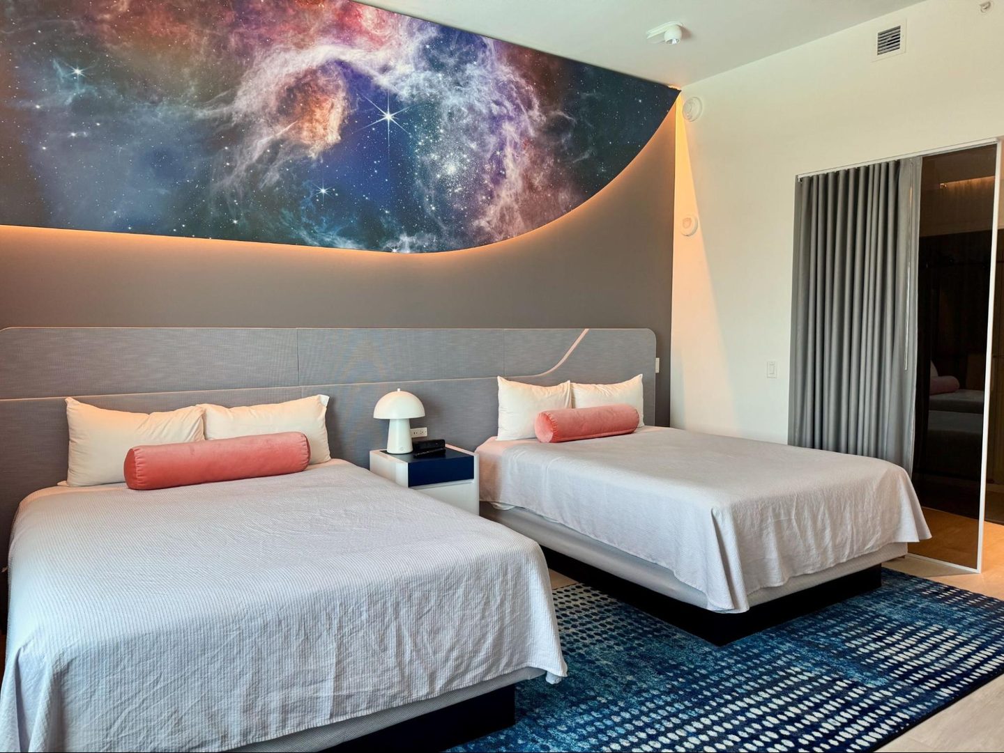 Home Decor, Furniture, Indoors