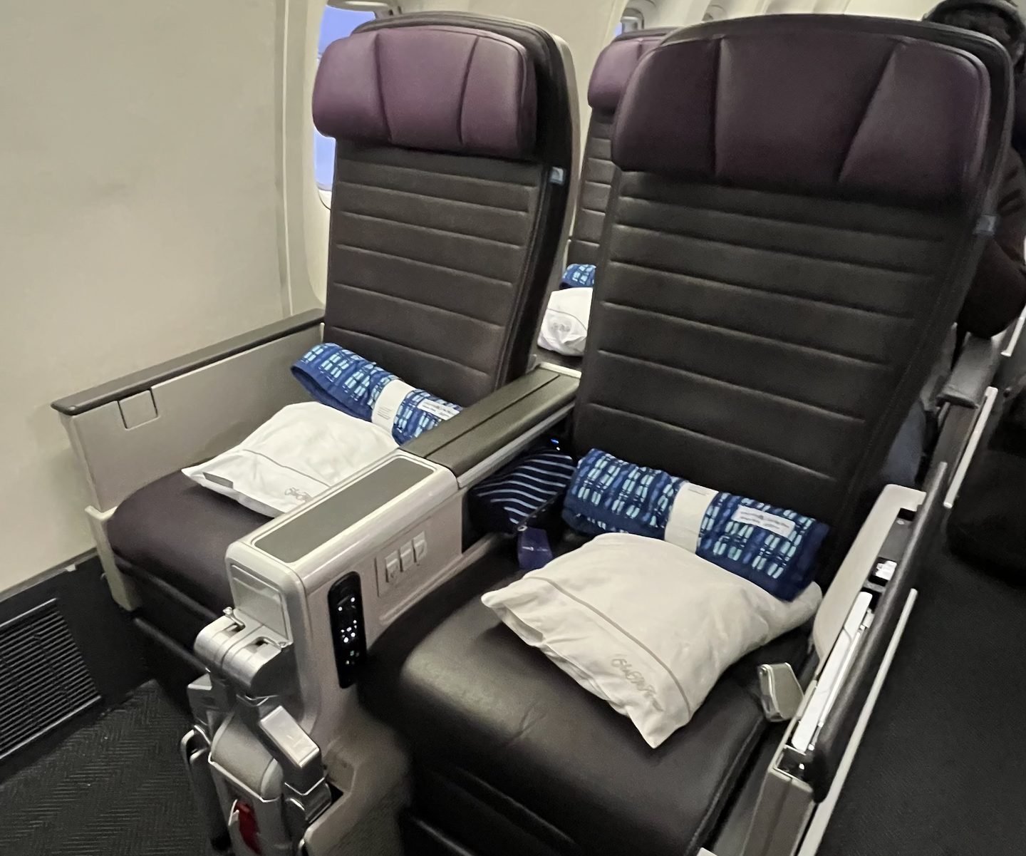 Cushion, Home Decor, Electrical Device